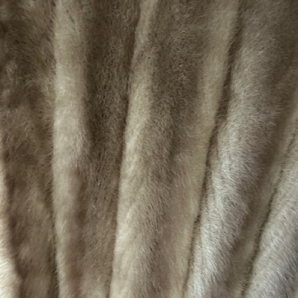 1950'S FUR STOLE WITH POCKETS - Picture 5 of 7